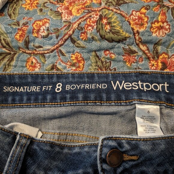 3/$23 Westport Signature Fit Boyfriend Jeans Ankle length with cuff - Size 8 - Picture 2 of 6